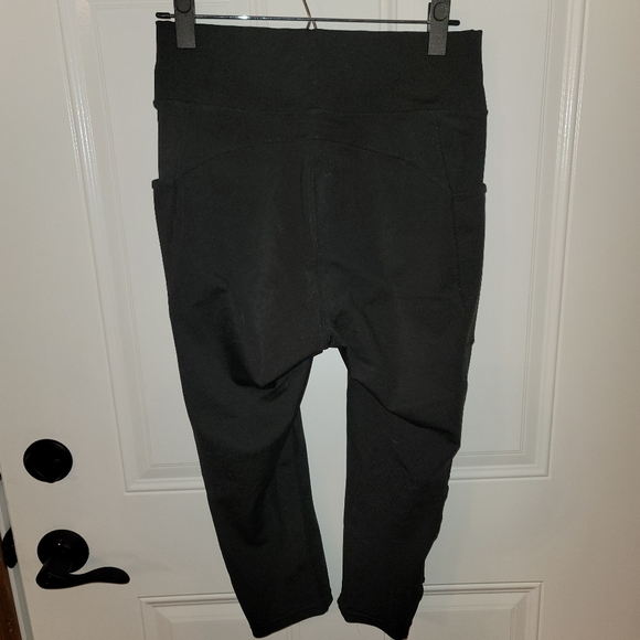 Black Capri Leggings - Picture 4 of 5